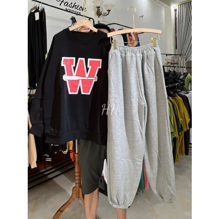 Set sweater in chữ W bóng chày form rộng - Bộ áo nỉ dài tay dáng thụng cá tính kèm quần ống boom trơn suông màu xám