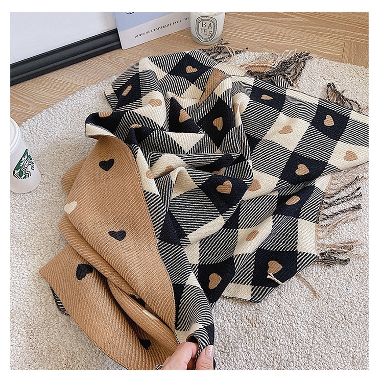 Khăn quàng cổ mùa đông dệt kim họa tiết kẻ caro trái tim màu be / nâu sữa