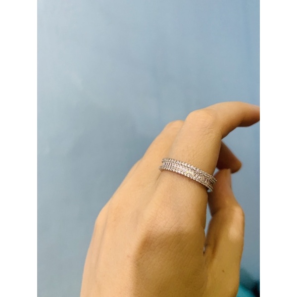 Nhẫn nạm đá full xung quanh có mẫu nam nữ bạc phủ vàng trắng