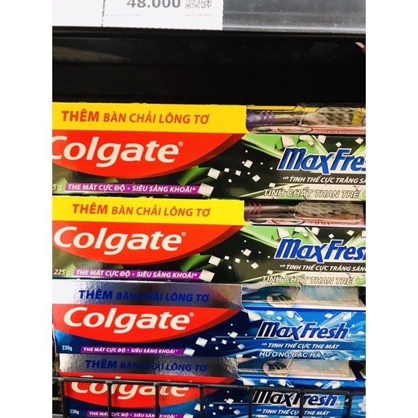 Kem đánh răng Colgate Maxfresh bạc hà/ than tre 230g