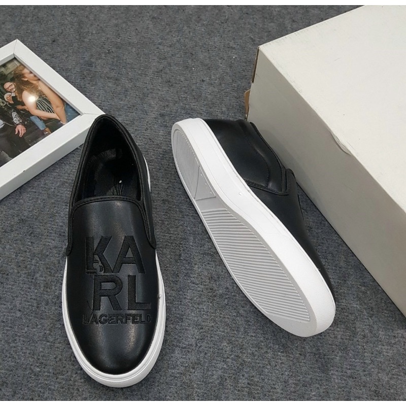 Giầy sục slip on nam có hoạ tiết chữ chìm đế trắng, Giầy nam phong cách trẻ trung btshop từ 38 đến 42