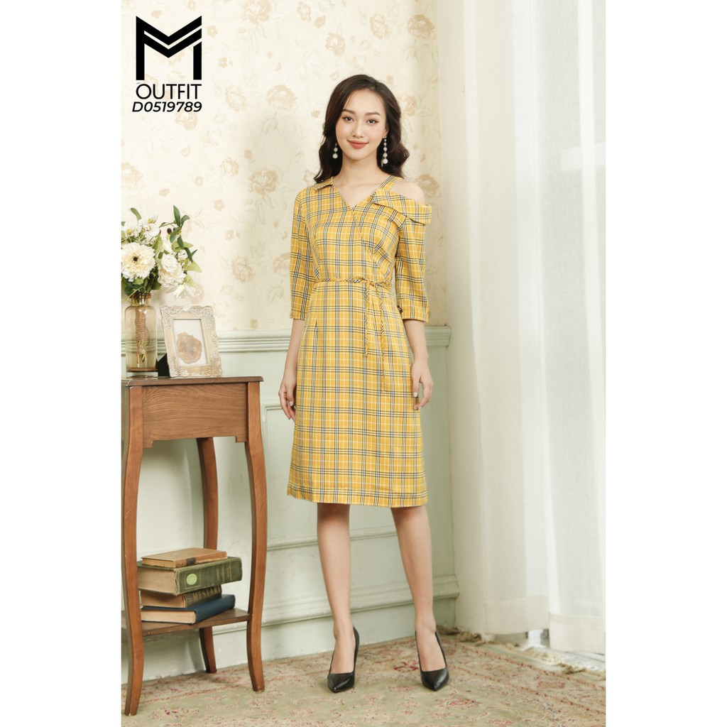 Chuyên sỉ thời trang thiết kế Đầm kẻ lệch vai tay lỡ MMoutfit D0519789