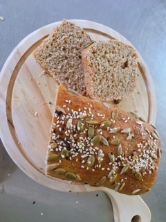 Bánh mì nguyên cám hạt