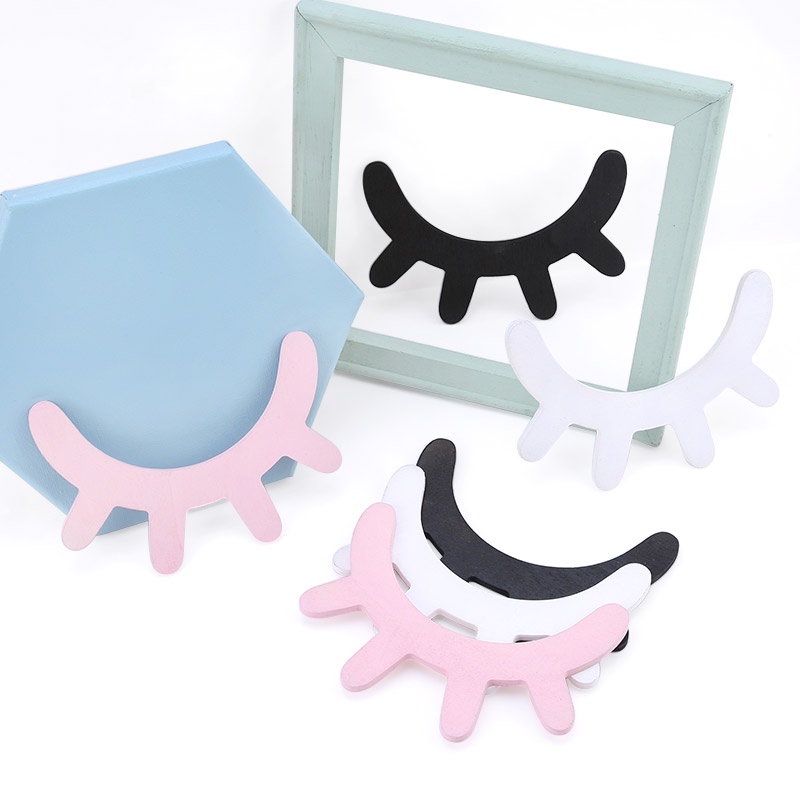 Hai trong số đó là 3D và dễ thương. Mô hình lông mi với một trang trí tự tạo trên tường cho cửa hàng lông mi Salon Thẩm mỹ viện Hai trong số đó là gỗ dễ thương 3D.