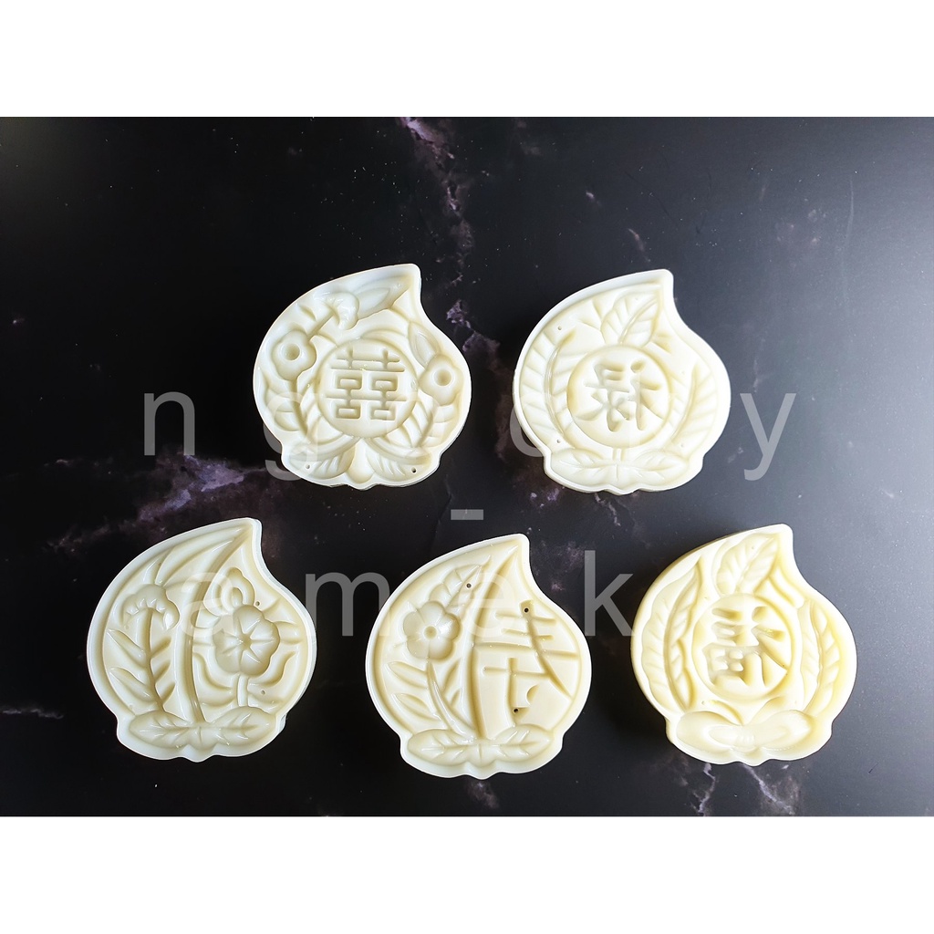 NQ50-024- KHUÔN LÒ XO BÁNH TRUNG THU / BÁNH DỨA  HÌNH QUẢ ĐÀO 50G