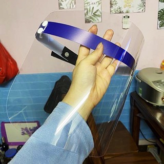 Kính chống dịch giọt bắn