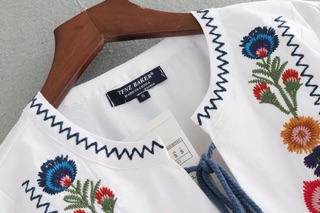 Váy trắng hoa zara