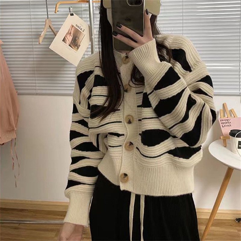 Áo Cardigan Dệt Kim Cổ Tròn Hoạ Tiết Kẻ Sọc Phong Cách Vintage