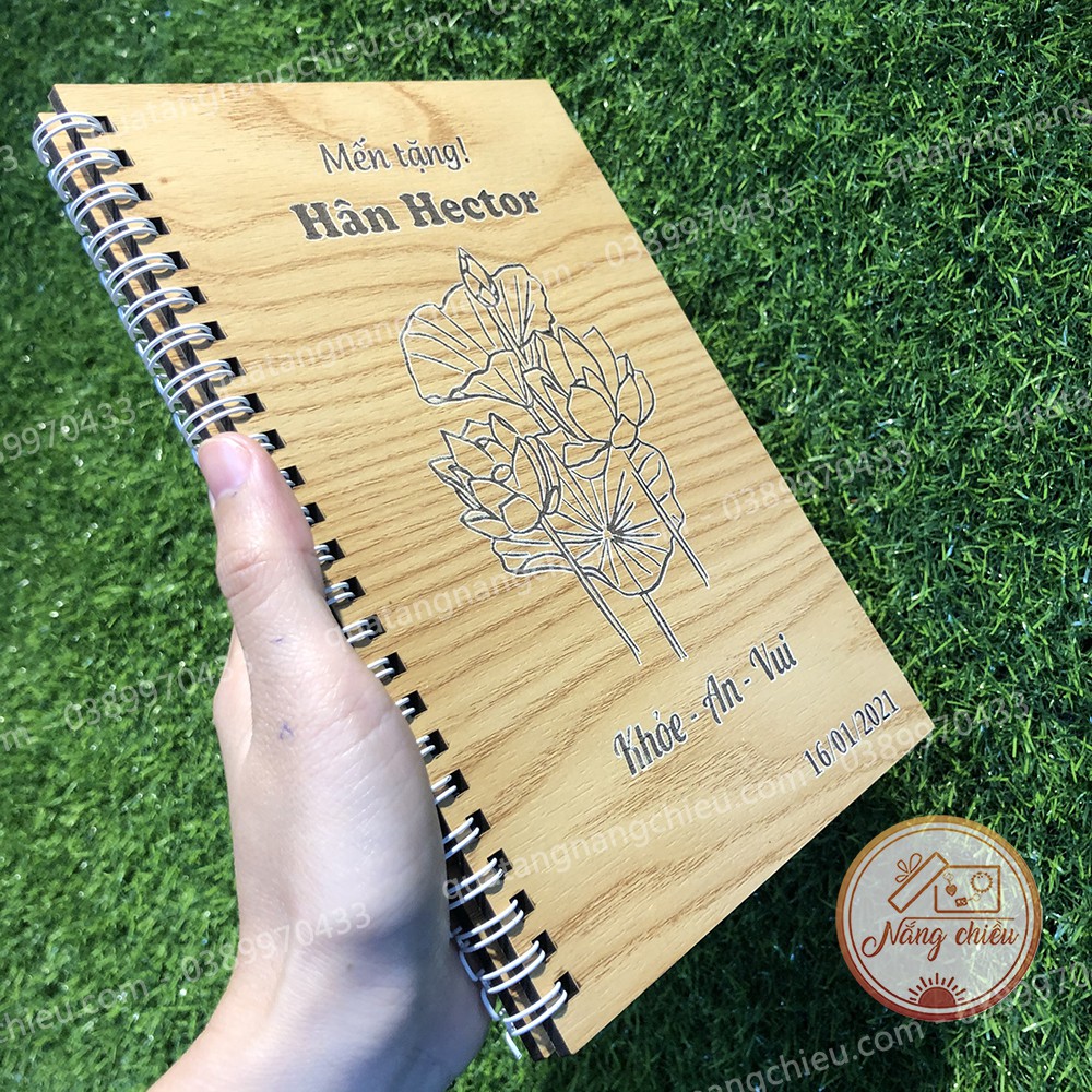 Sổ tay cá nhân làm quà tặng - Mẫu sổ khắc hình bông hoa sen- Thiết kế và khắc theo yêu cầu