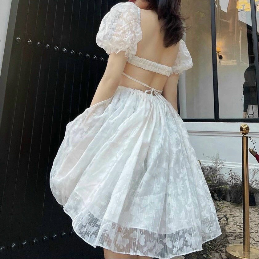 Đâm sexy tay bồng hở lưng fom xèo công chúa chất vải tơ hoa văn thêu bướm