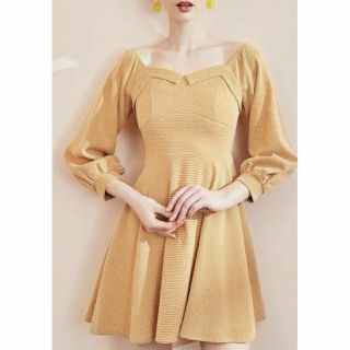 Đầm caro vàng tay lỡ siêu xinh