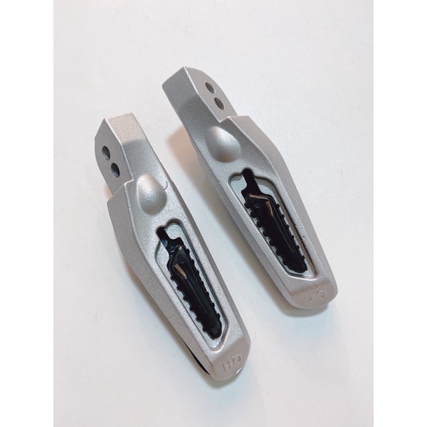 Cặp gác chân sau mẫu Ducati siêu đẹp, lắp thông dụng cho xe Honda & Yamaha