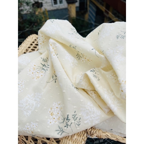Thô hạt hoa chùm nền kem