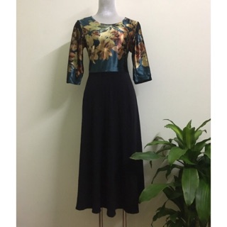 Đầm nhung xoè phối chân trung niên