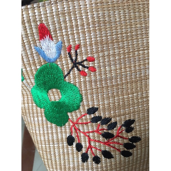 Túi cói thêu hoa