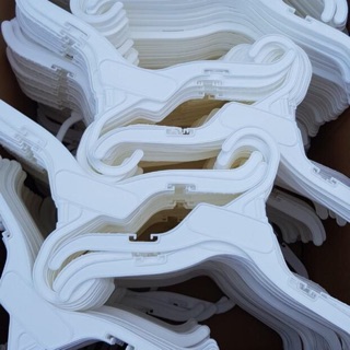 Móc áo nhựa trẻ em trắng 10 cái