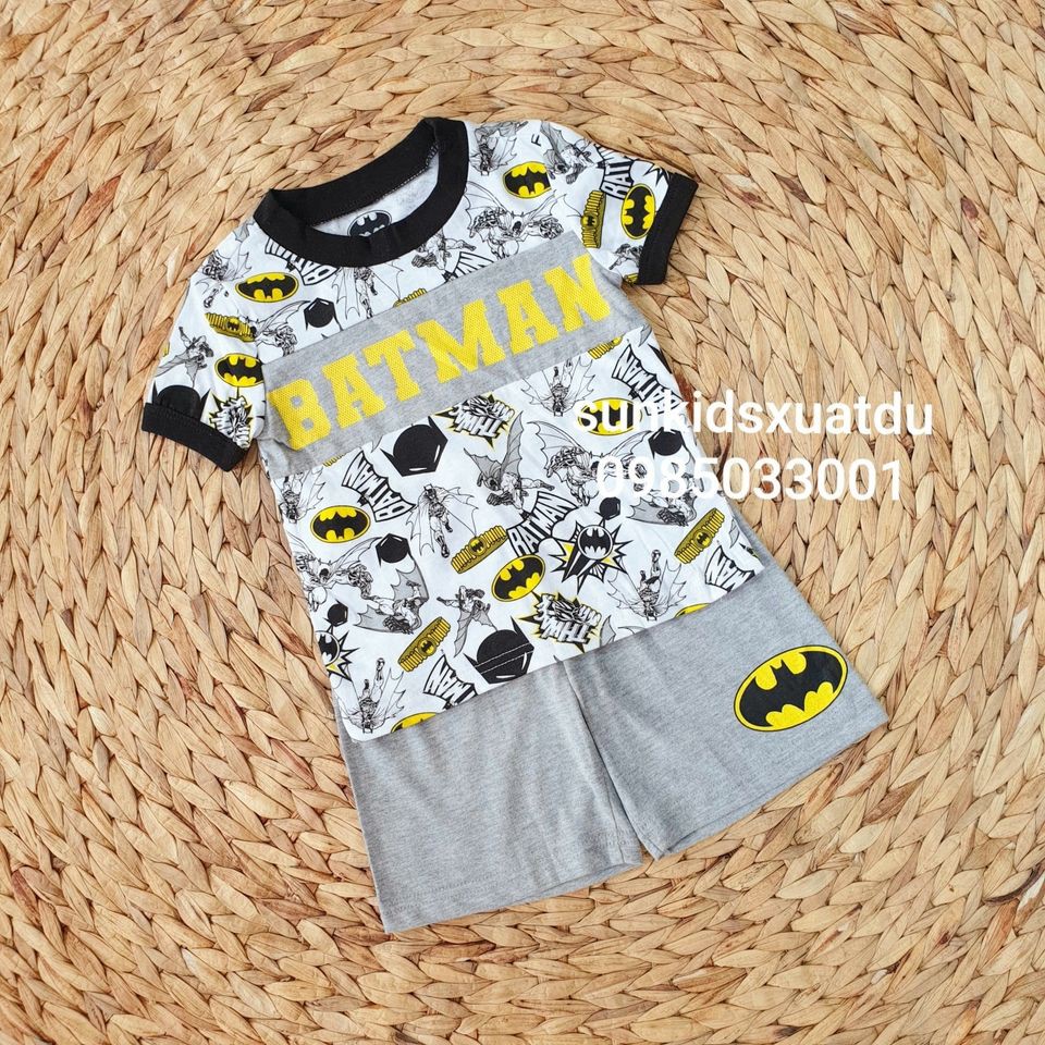 Bộ bé trai chữ Batman vàng