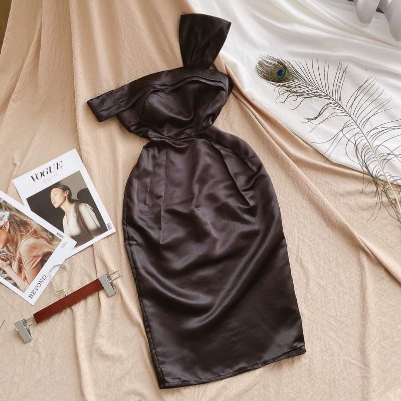 ĐẦM BÚT CHÌ RỚT VAI