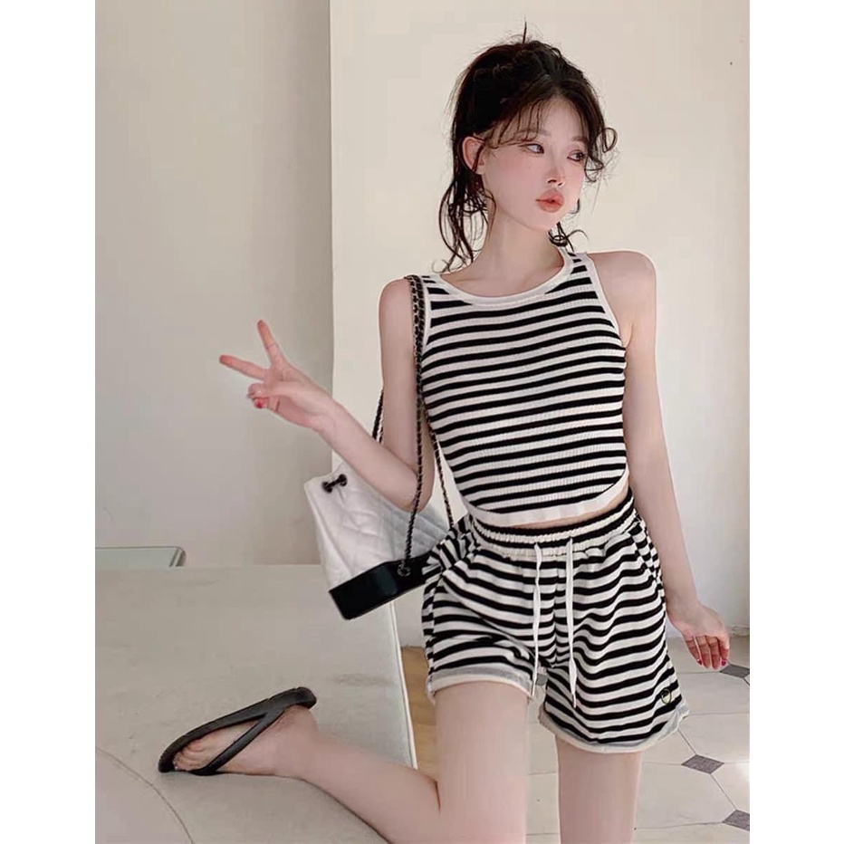 Đồ Bộ Thun 3 Lỗ Kẻ Sọc Áo Ngắn Kèm Quần Đùi Mặc Thoải Mái Năng Động