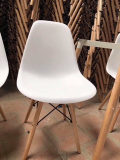 Ghế eames .