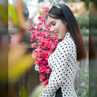 Áo dài chấm bi trắng đen