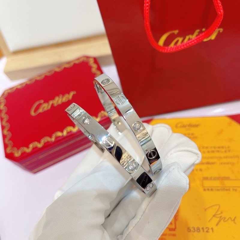 Vòng tay Titan Ca-ti-e khóa bấm