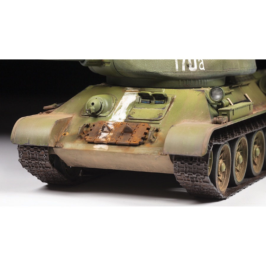 Mô hình quân sự Xe tăng hạng trung T-34-85 1944 1/35 Zvezda