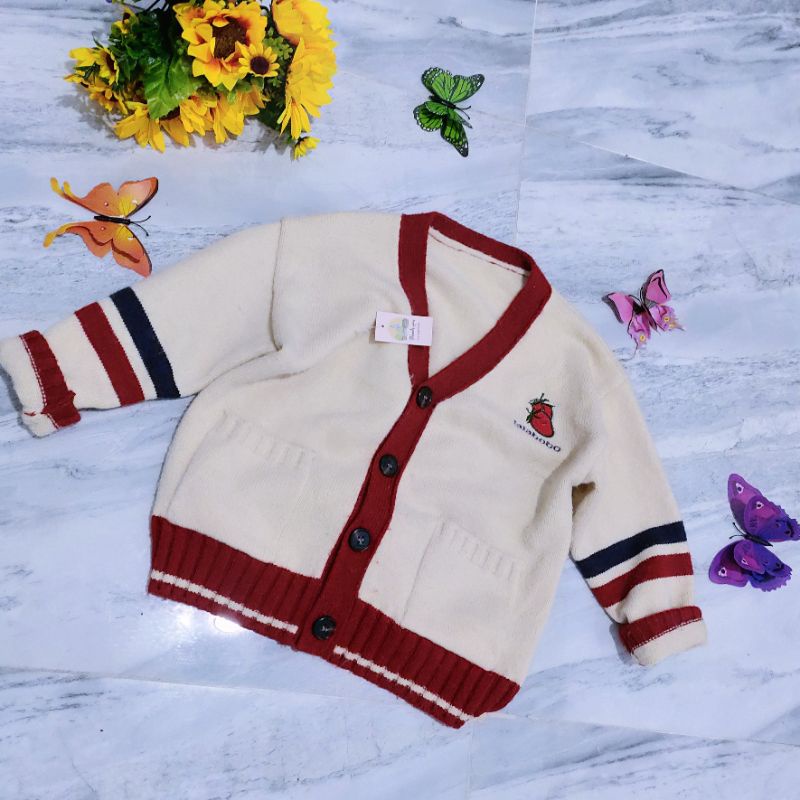 Khoác cadigan siêu phẩm của bé chọn trên live