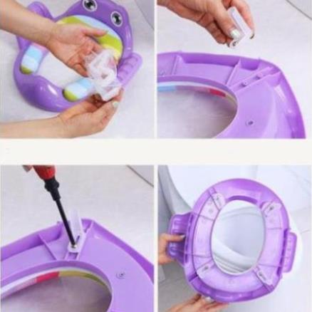 Bệ lót thu nhỏ bồn cầu có tay vịn hình chú ếch cho bé yêu.