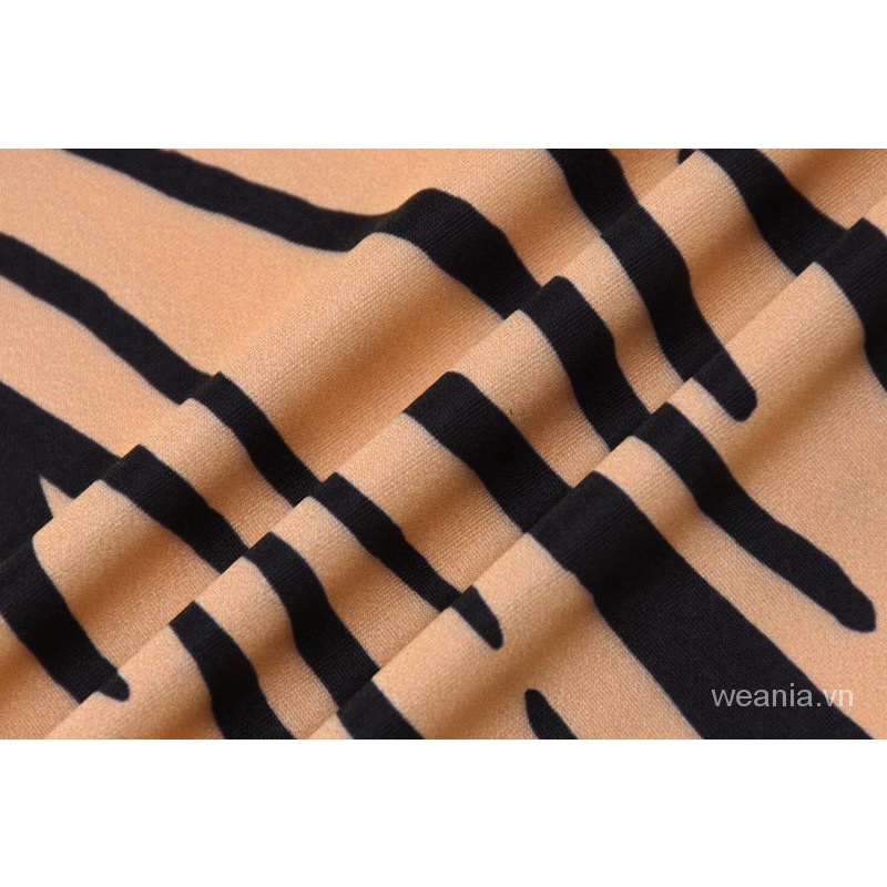 Đầm trễ vai xẻ tà in họa tiết cọp thời trang cho nữ