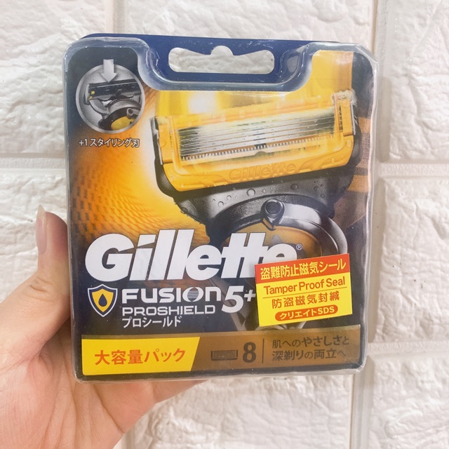 Hộp 8 lưỡi dao cạo râu Gillette Fusion Proshield 5+1 Nhật Bản ( mẫu mới nhất )