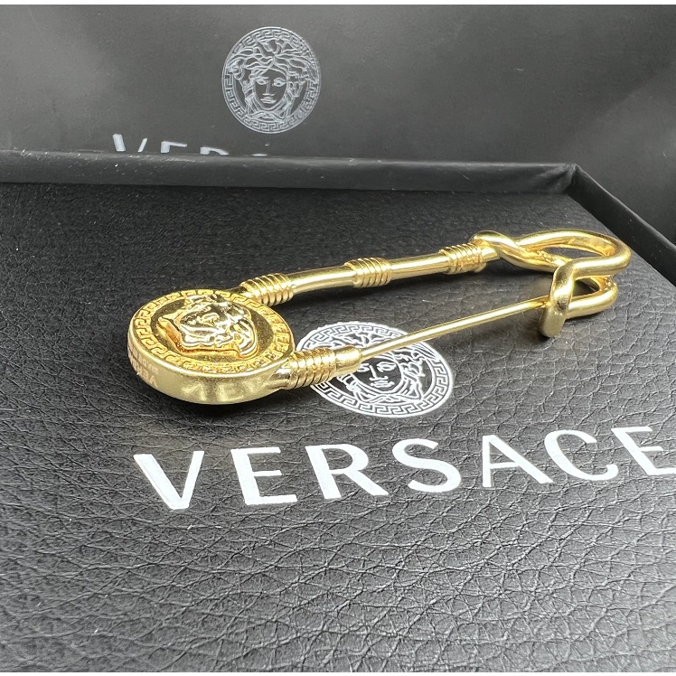 Ghim An Toàn VERSACE Mới 2022