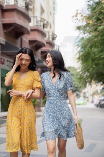 Váy hoa nhí xanh cổ tim