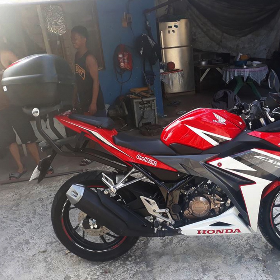 Baga Givi HRV CBR150R chính hãng cho xe chịu lực cao bao gồm đế gắn thùng