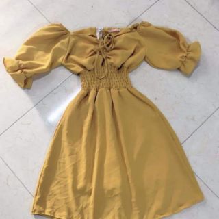 Đầm xòe tay phồng dây rút