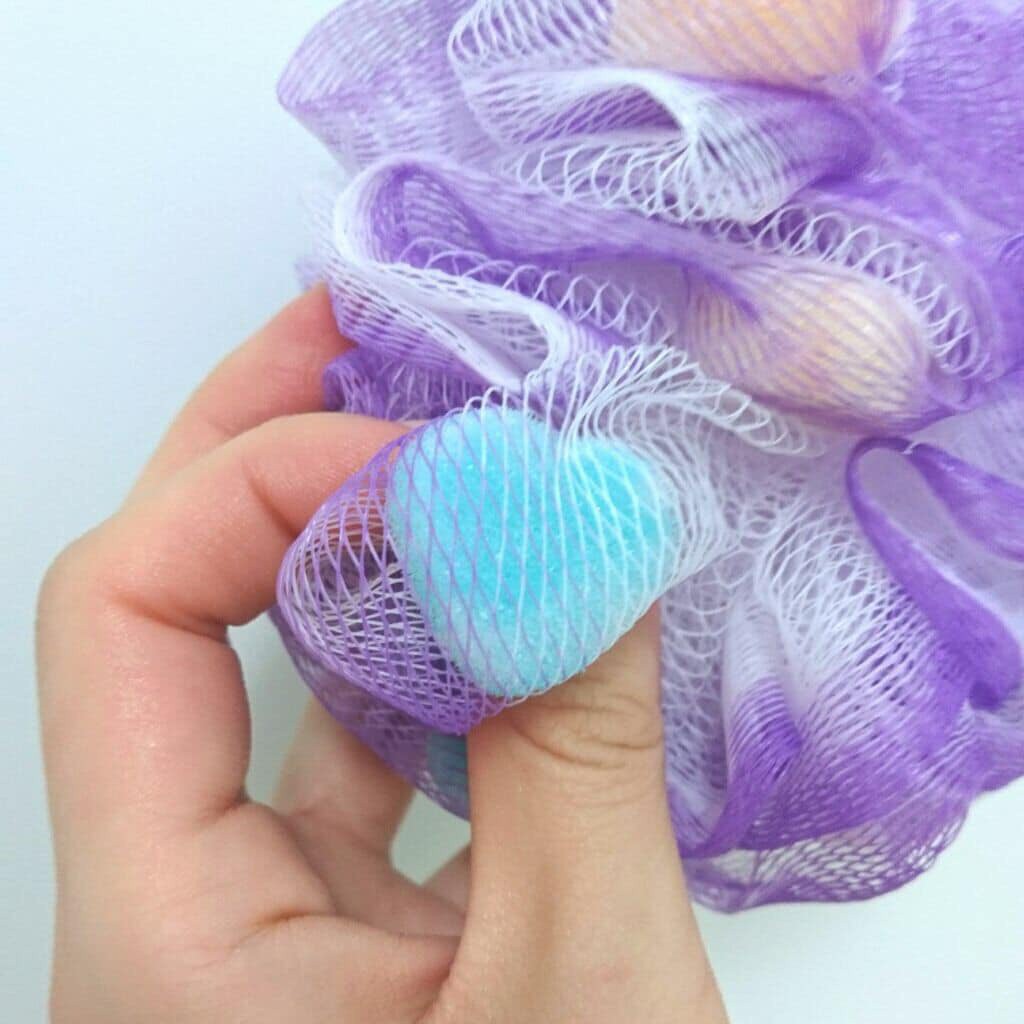 (Sale) Bông tắm tạo bọt Lưới cọ kì ghét, làm sạch da lúc tắm mịn màng hàng Nội địa Nhật Bản có hình trái tim bên trong