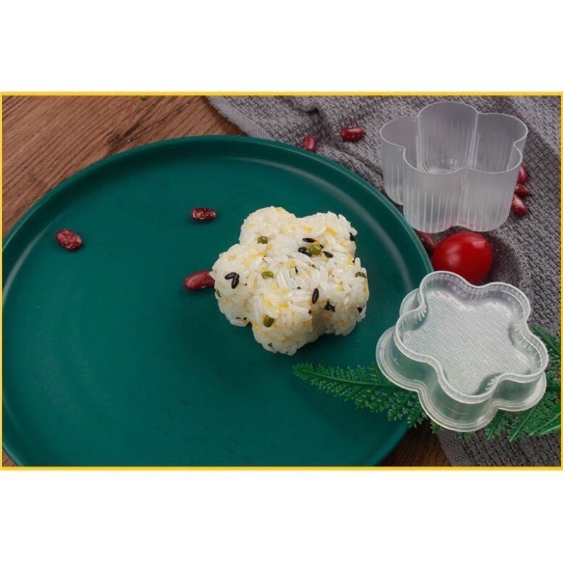 Khuôn cơm hình thú bộ 7 khuôn + 1 thìa