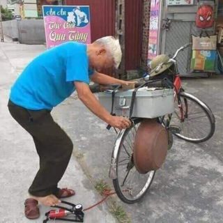 BƠM CHÂN .