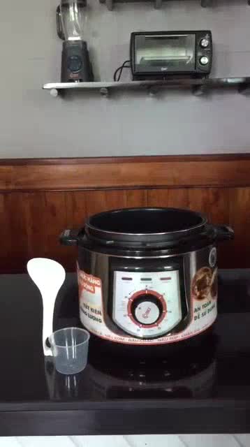 Nồi áp suất điện 6L COMET CM6151 1000W