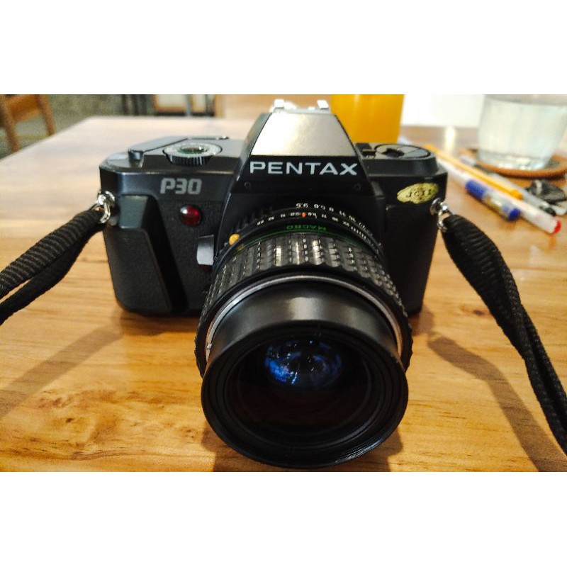 Pentax P30 và lens Pentax-a 35-70mm f3.5-4.5 macro