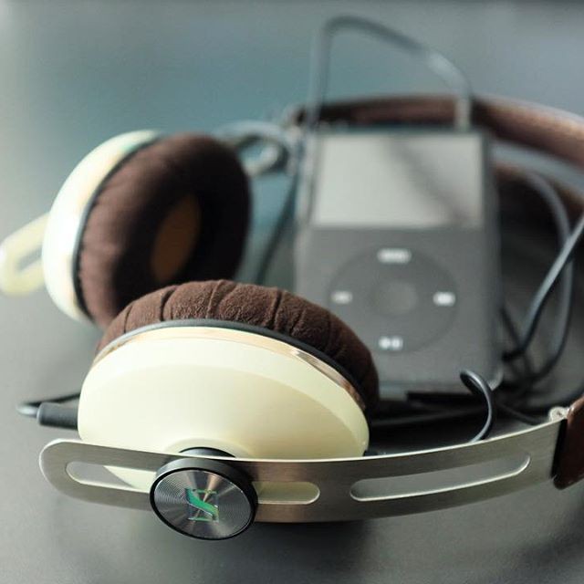 Tai nghe Sennheiser Momentum 2.0 Wireless Over-Ear Headphones