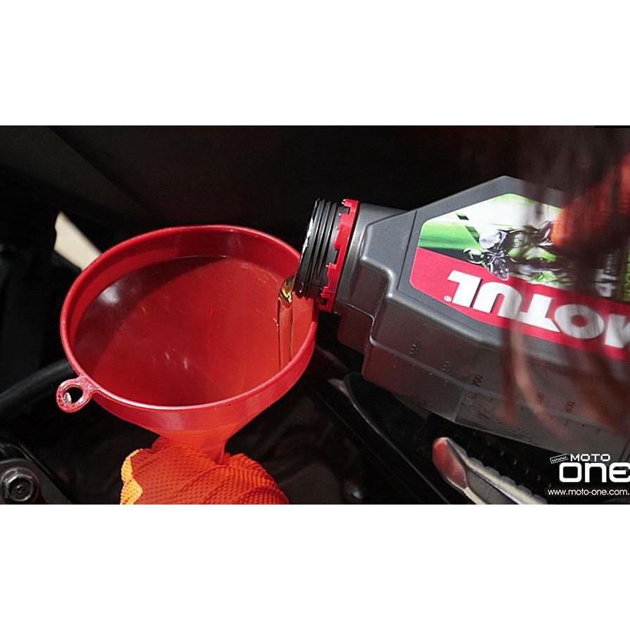 Nhớt Motul Scooter Expert 10W40 800ml . Sử dụng cho xe ga Air Blade, Vario, Vision, NVX, PCX, SH, Nouvo, Lead