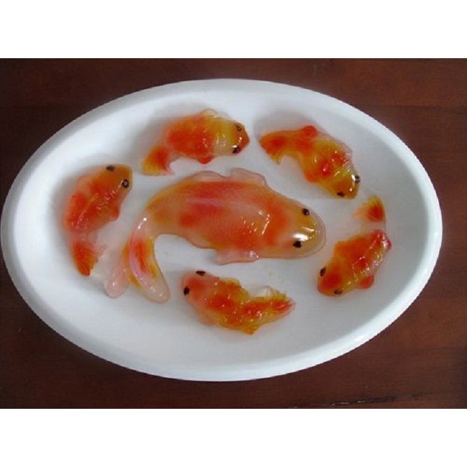 KHUÔN RAU CÂU NHỰA TRẮNG HÌNH CÁ CHÉP - VỈ 6 CON