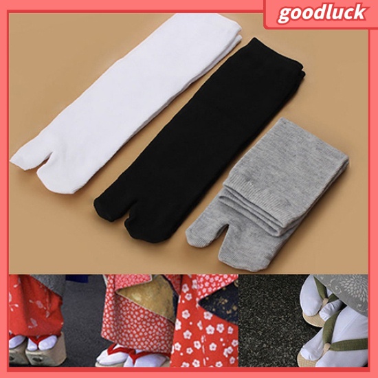 Đôi vớ xỏ ngón phù hợp khi mặc trang kimono thời trang cho unisex