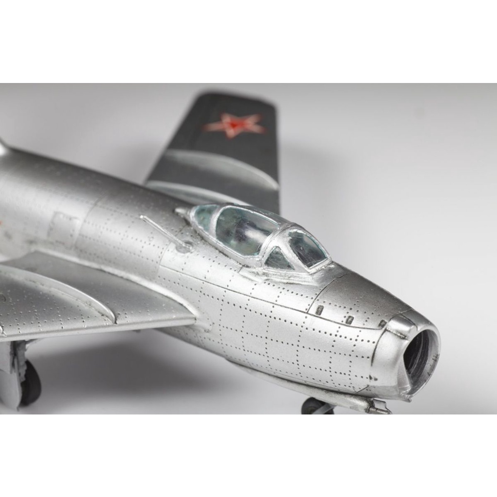 Mô hình lắp ráp | Máy bay tiêm kích Mikoyan-Gurevich MiG-15 "Fagot" tỷ lệ 1/72 | Zvezda