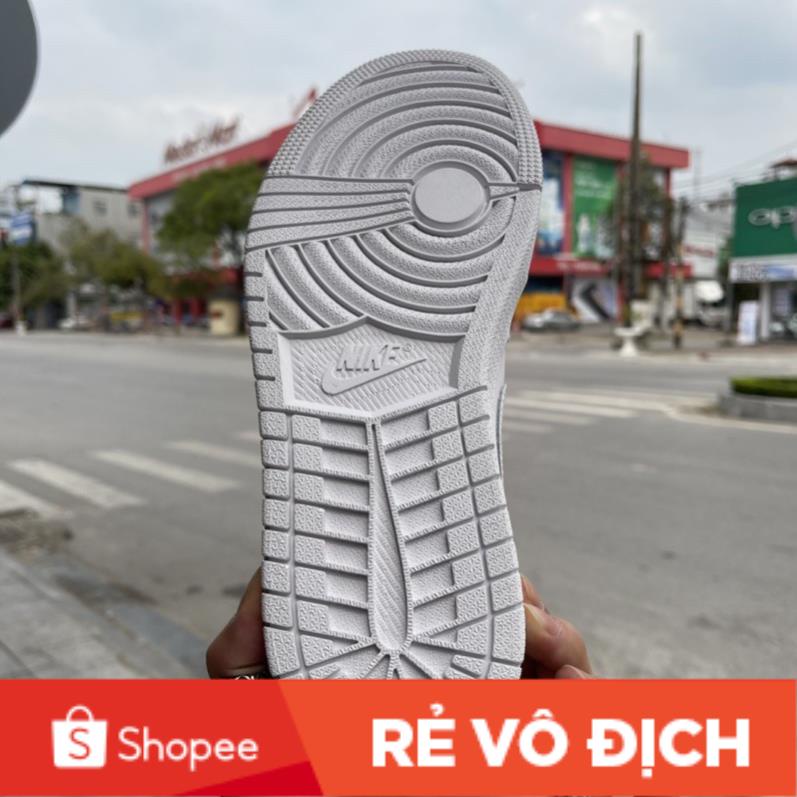 Jordan 1 Low Triple White