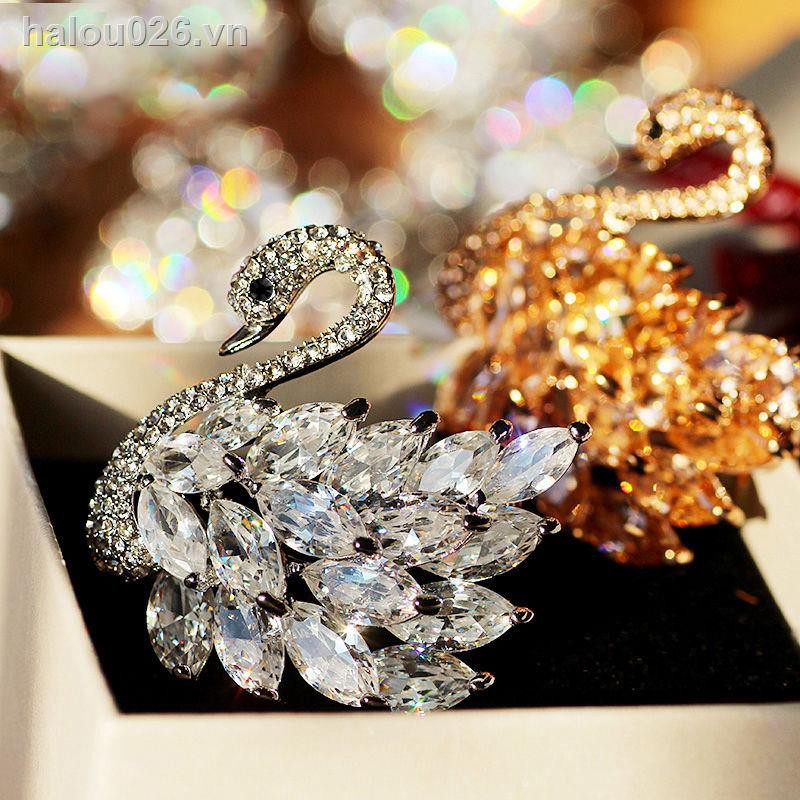 ✿Ready stock✿  Swan brooch female new zircon crystal pin, atmospheric luxury full of zirconium suit accessories, silk pin buckle