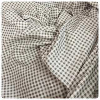 Vải cát dày caro xanh rêu nhạt+ 1,5kg voan đen mỏng