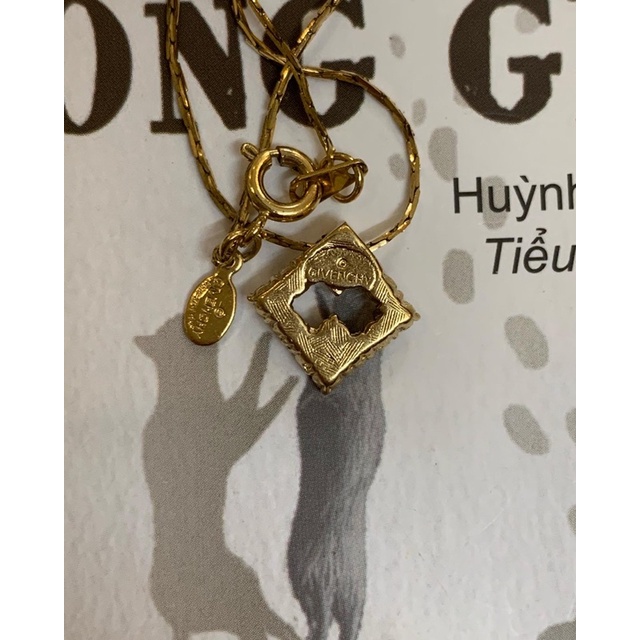 Vòng cổ Givenchy