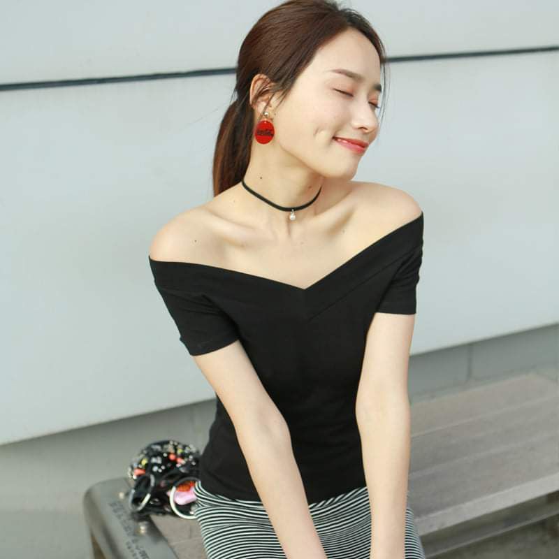 Áo thun cổ tim nữ có thể kéo xuống mặc trễ vai thiết kế tay ngắn chất vải cotton co giãn ôm dáng body nhiều màu sắc